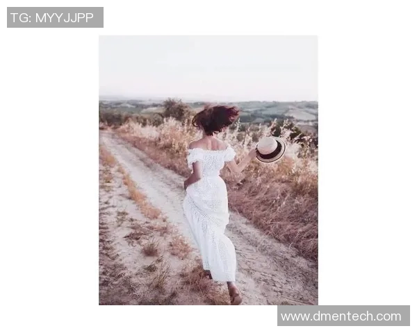 足球明星女友化妆美照大赏展现魅力与时尚风采